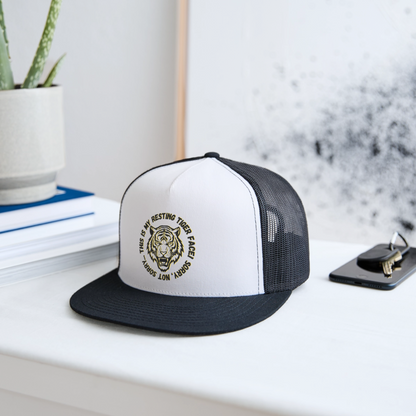 Resting Tiger Face Trucker Hat - white/black