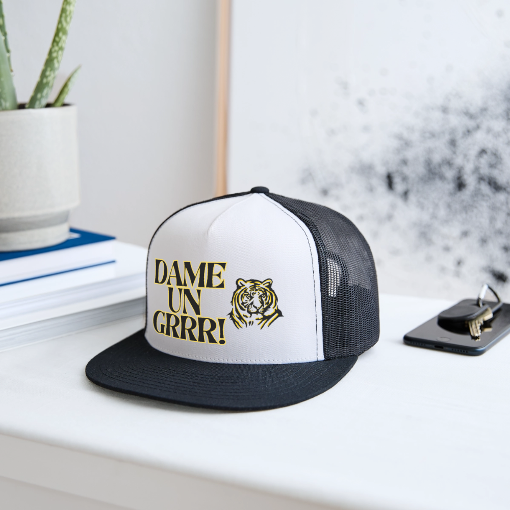 Dame Un Grrr! Trucker Hat - white/black